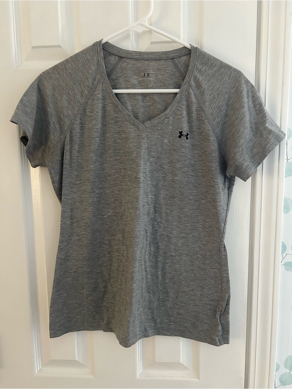 Under Armour Gray V-Neck Short Sleeve Women’s Performance Tee